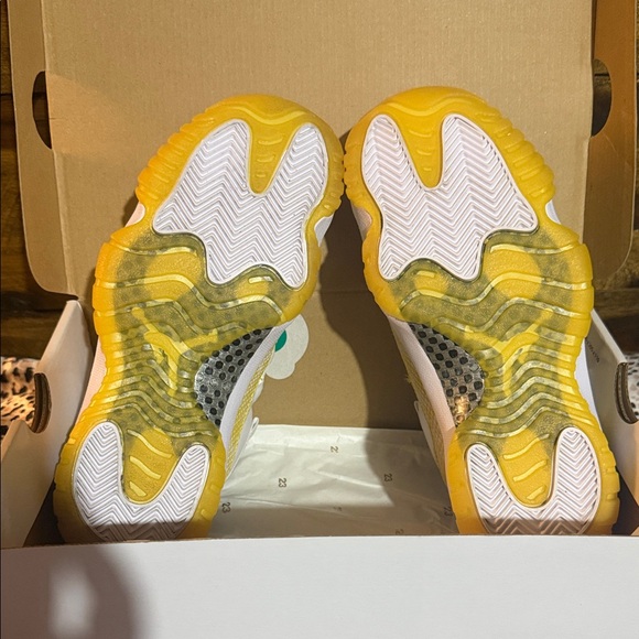 Jordan 11 Retro Low - White and Yellow - Picture 2 of 5